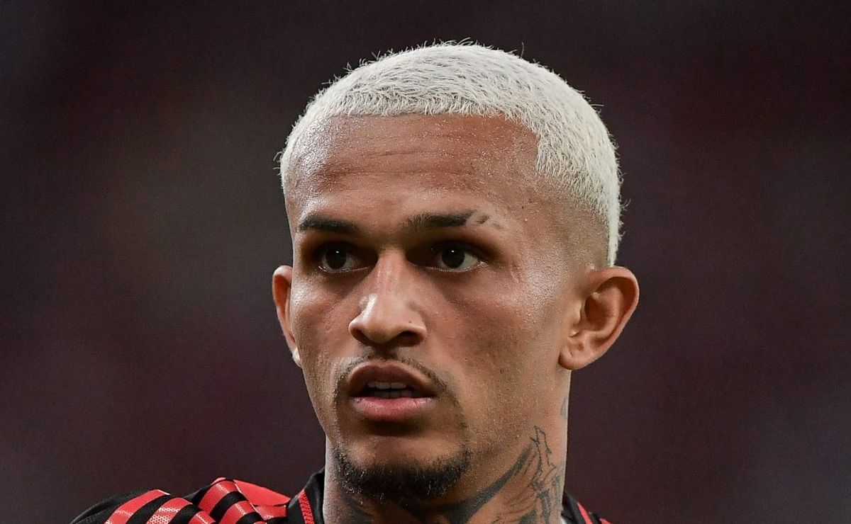Flamengo decide vender Wesley antes do Mundial e vai ao mercado por contratações de peso