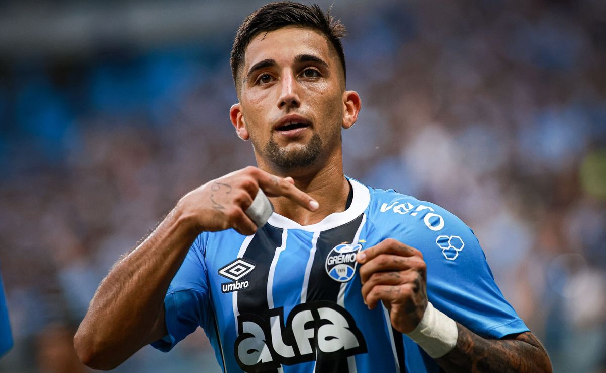 “Compra Louis Vuitton para a esposa e sua mãe limpa chão”: Empresário esculacha Kike Olivera, do Grêmio