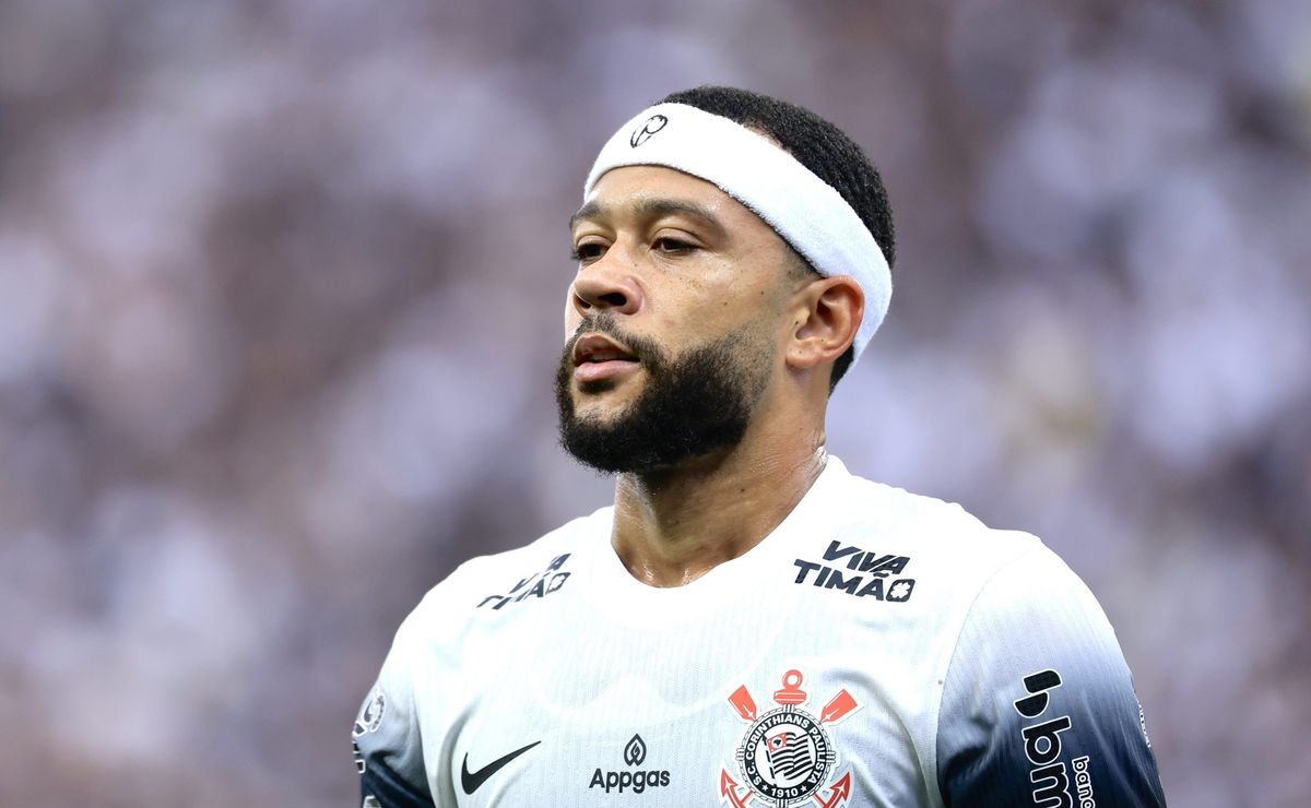 Memphis Depay segue fora e Corinthians de Dorival Júnior define data para retorno do holandês