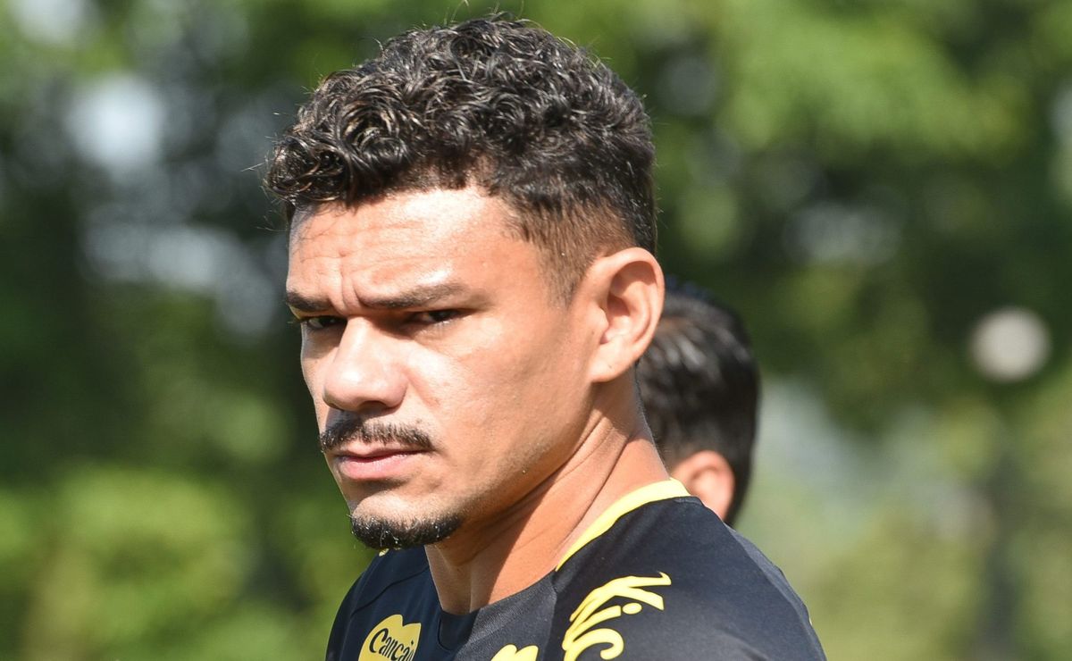 Tiquinho Soares passa por momento difícil no Santos meses após saída do Botafogo