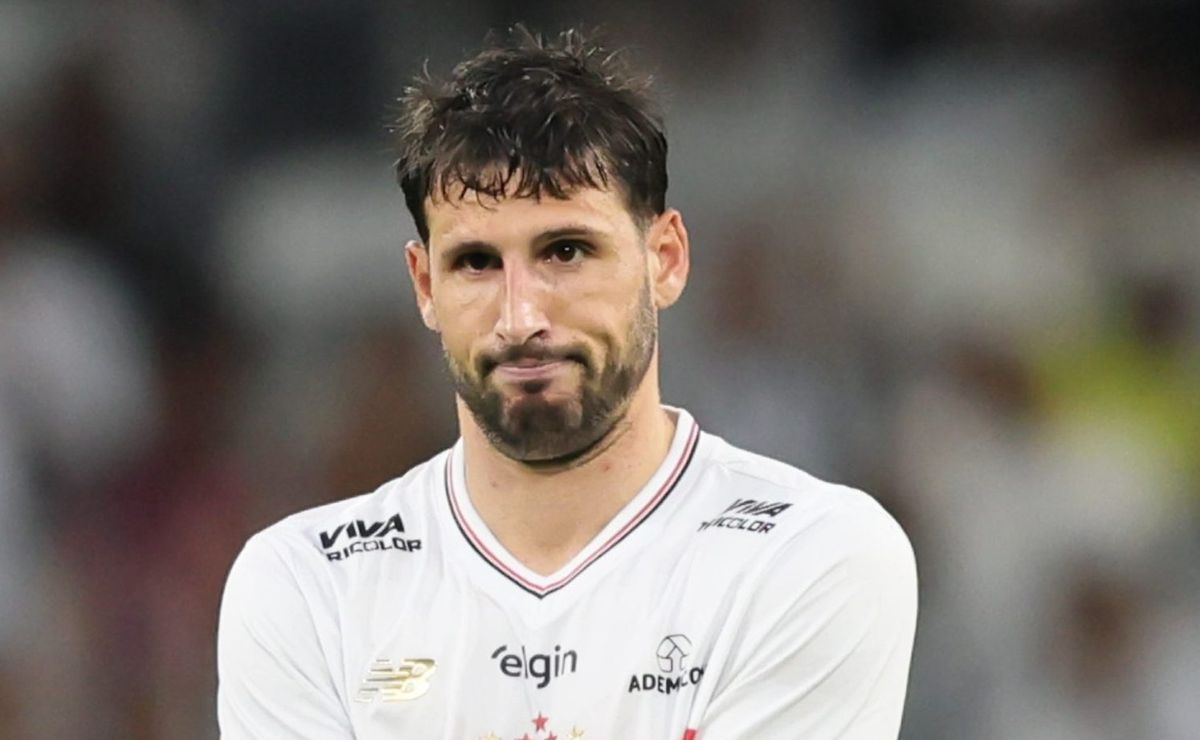 Mais de 30 anos e experiência internacional: o centroavante que o São Paulo quer para substituir Calleri
