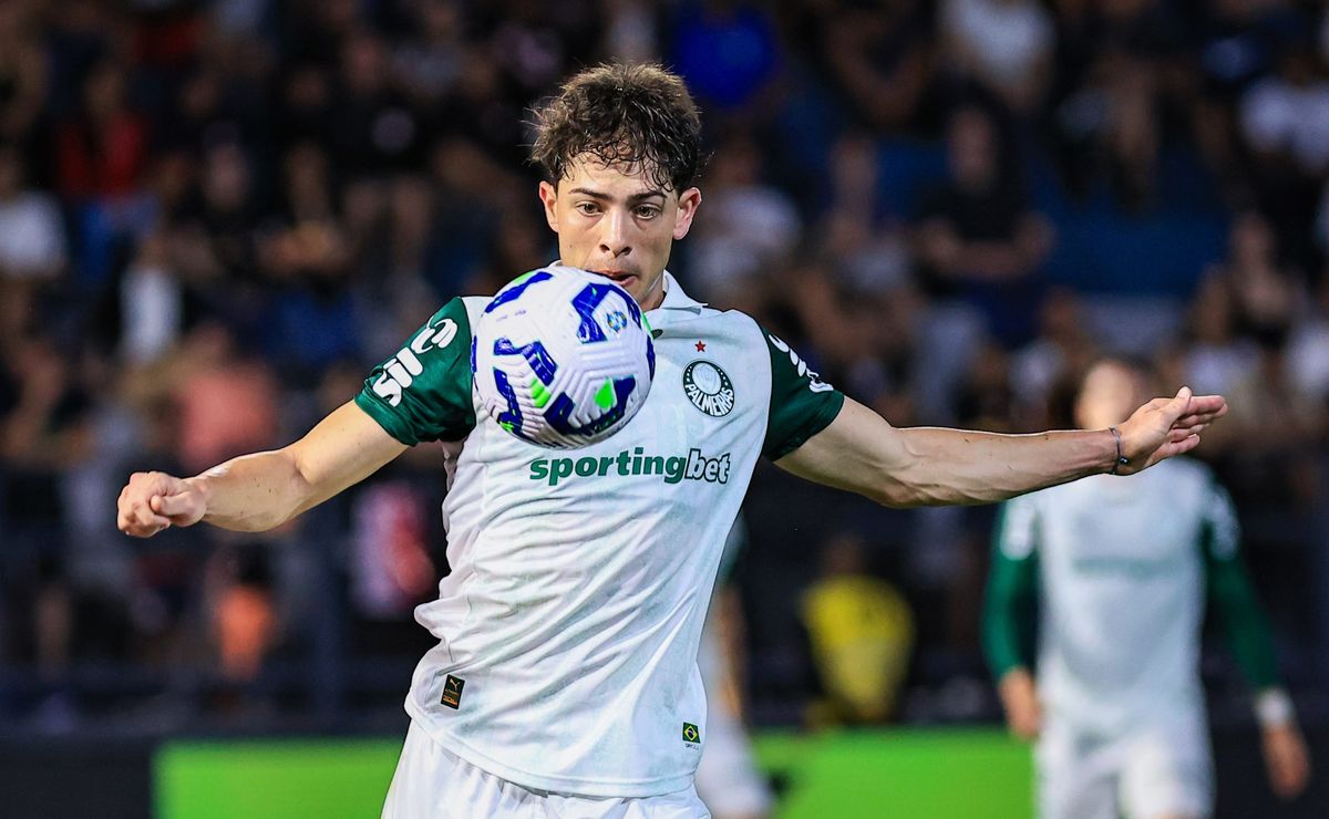 Chelsea retoma interesse em Giay, mas Palmeiras não facilitará saída