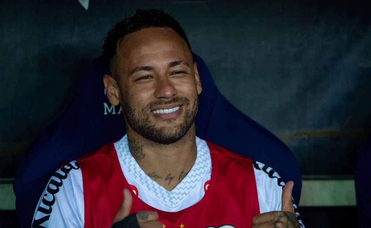 “Jogar com os melhores”; Arrascaeta, do Flamengo, elogia Neymar e fala sobre jogar junto do atleta