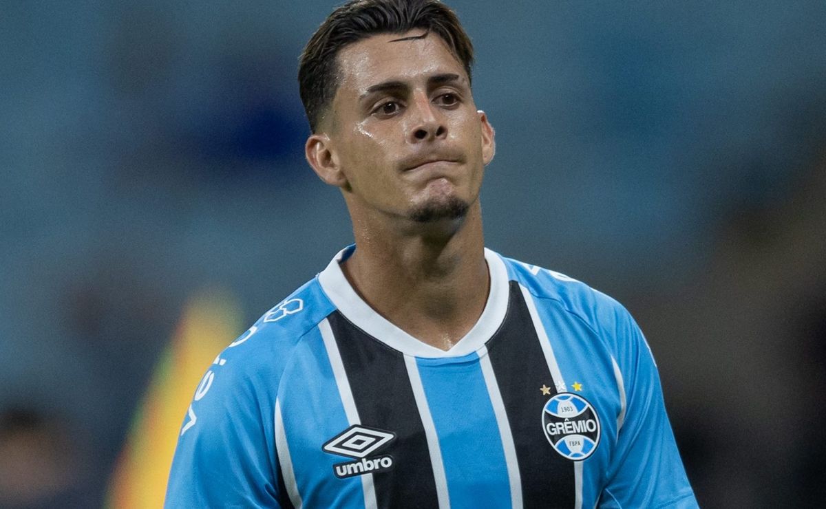 Pavón é encaminhado para delegacia por cusparada em policial após eliminação do Grêmio para o CSA