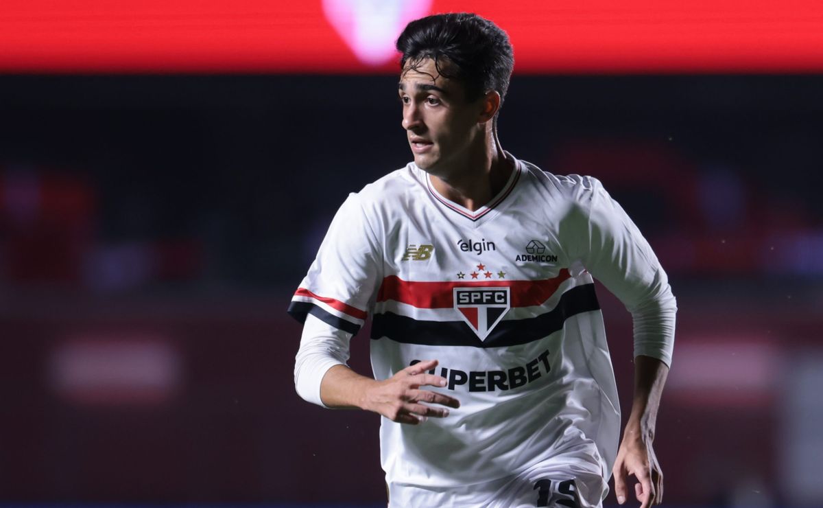 Rodriguinho marca golaço e fala em volta por cima: “Muito feliz”