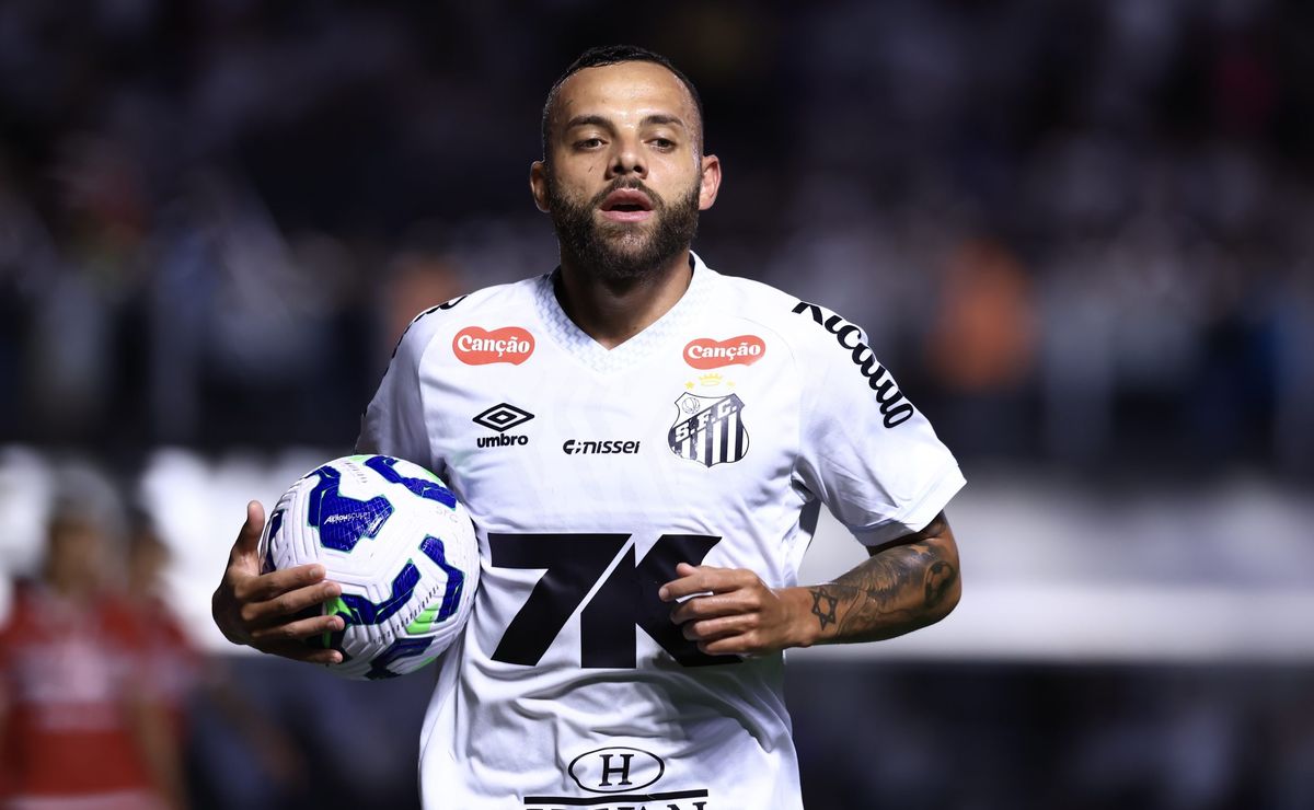 Santos terá Guilherme de volta em jogo decisivo contra o CRB na Copa do Brasil e descarta venda ao BR