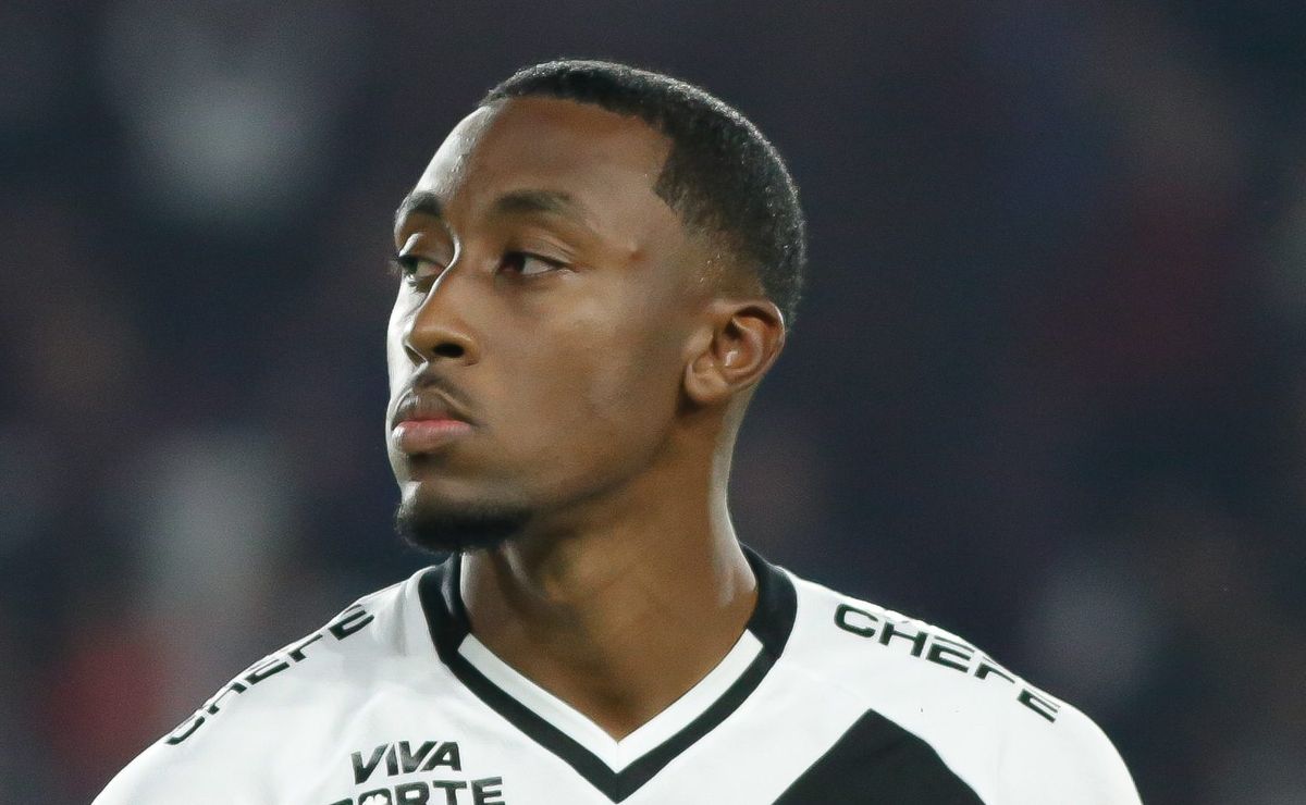 Luiz Gustavo, zagueiro do Vasco, acumula estatísticas de destaque nos cinco jogos como titular