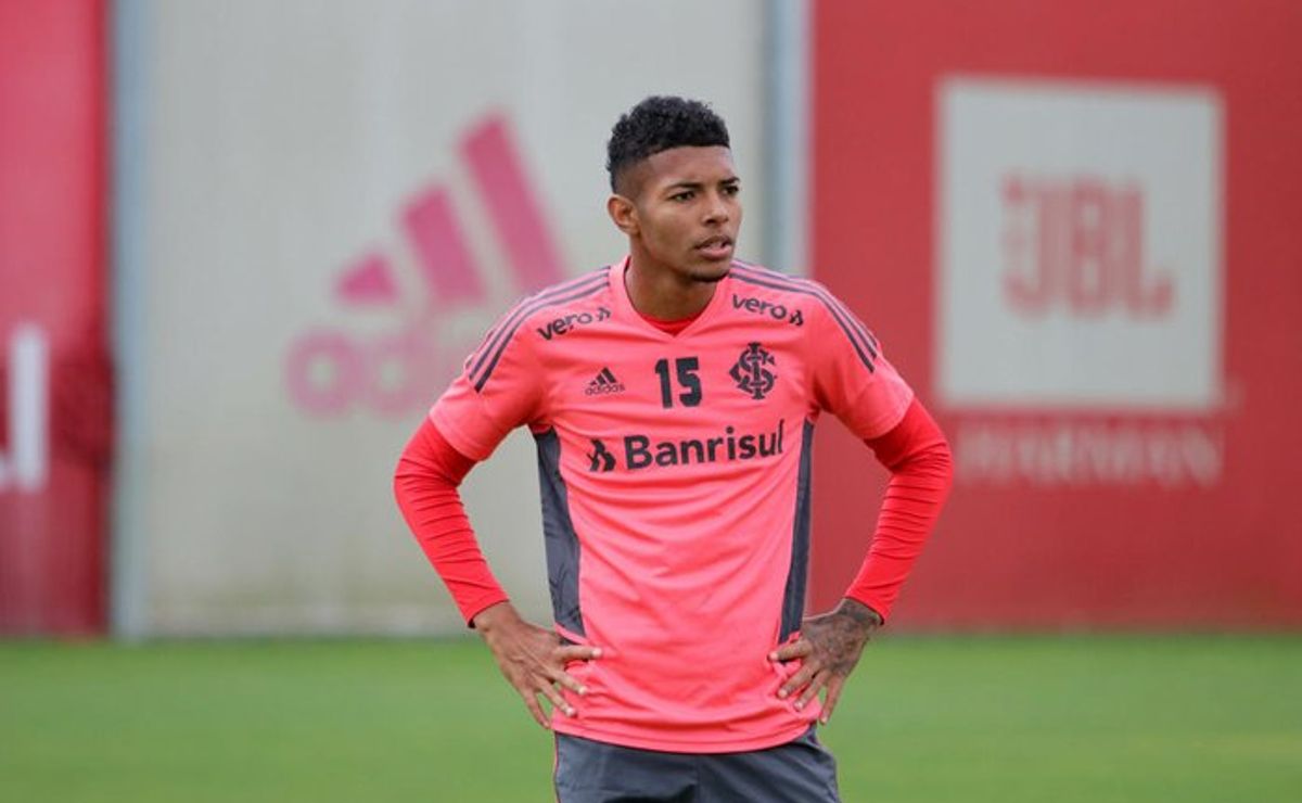 Matheus Dias brilha em estreia na Europa e pode não voltar ao Internacional