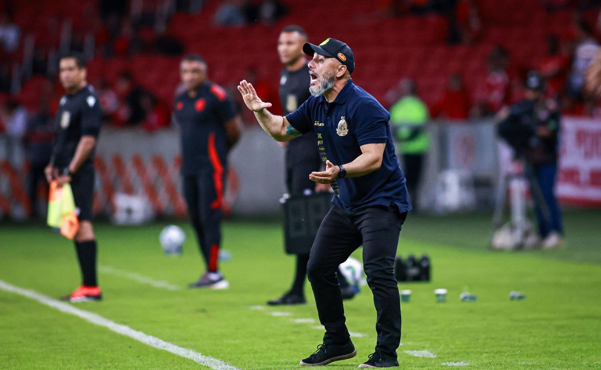 Guanaes admite desgaste no Mirassol e analisa duelo com São Paulo: “Desafios enormes”