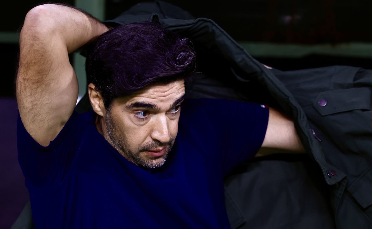 Abel Ferreira muda de ideia e abre diálogo para renovar com o Palmeiras até 2027