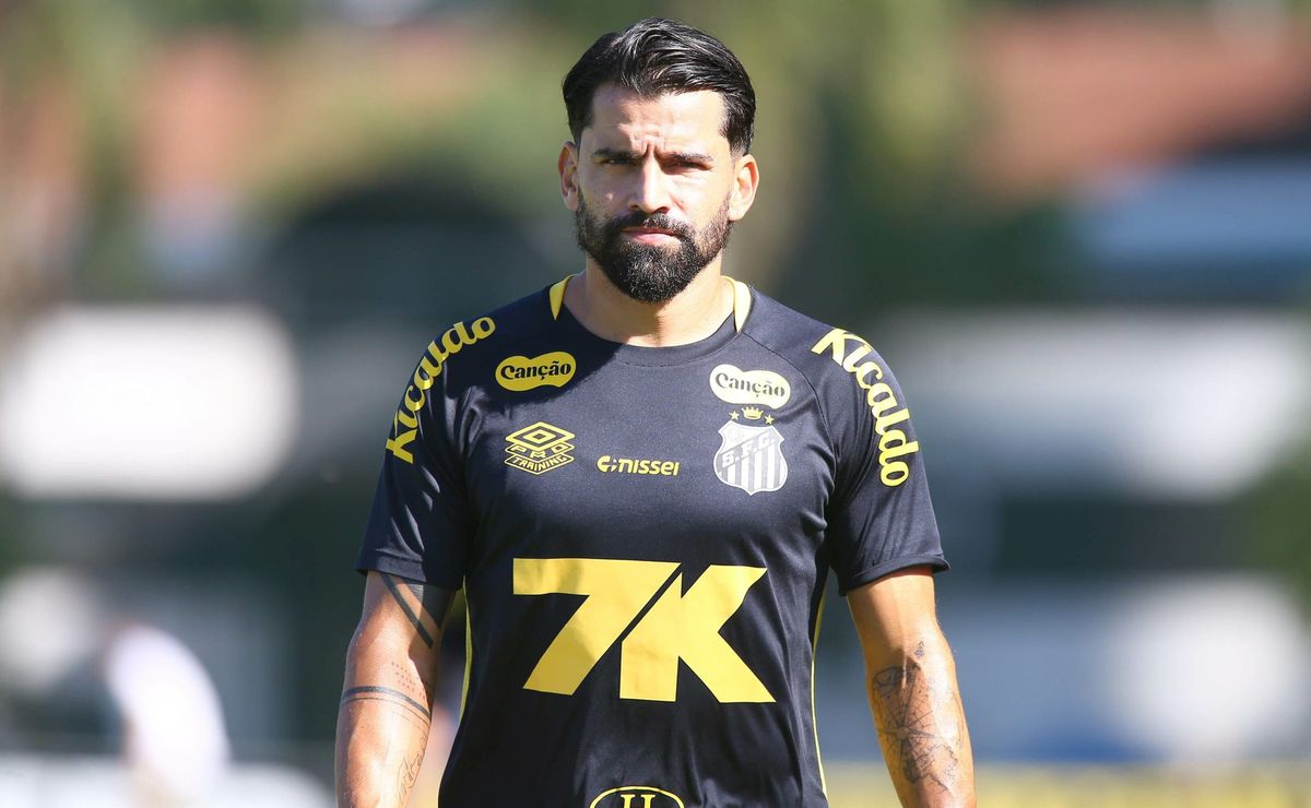 Tomás Rincón volta a ter sequência no Santos e supera minutagem de 2024