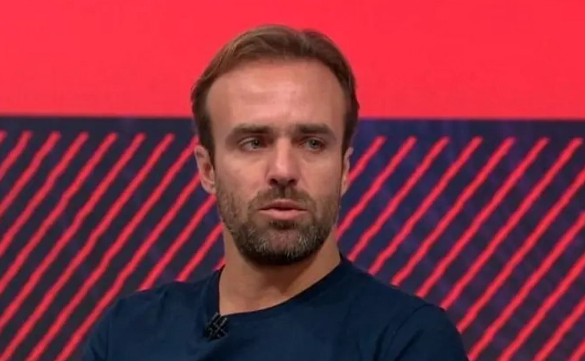 São Paulo tem chance de brigar pelos títulos em 2025 com Flamengo e Palmeiras, diz Roger Flores