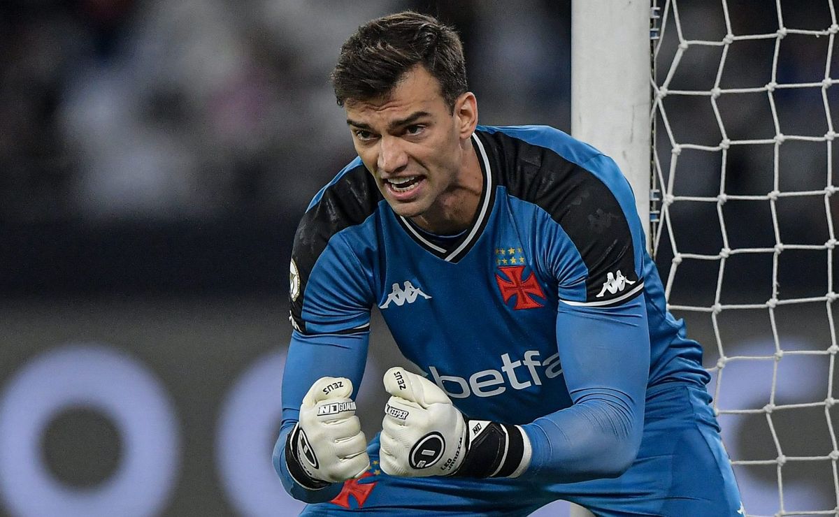 Oferta do Vasco a Léo Jardim pode fazer dele um dos goleiros mais bem pagos do Brasil