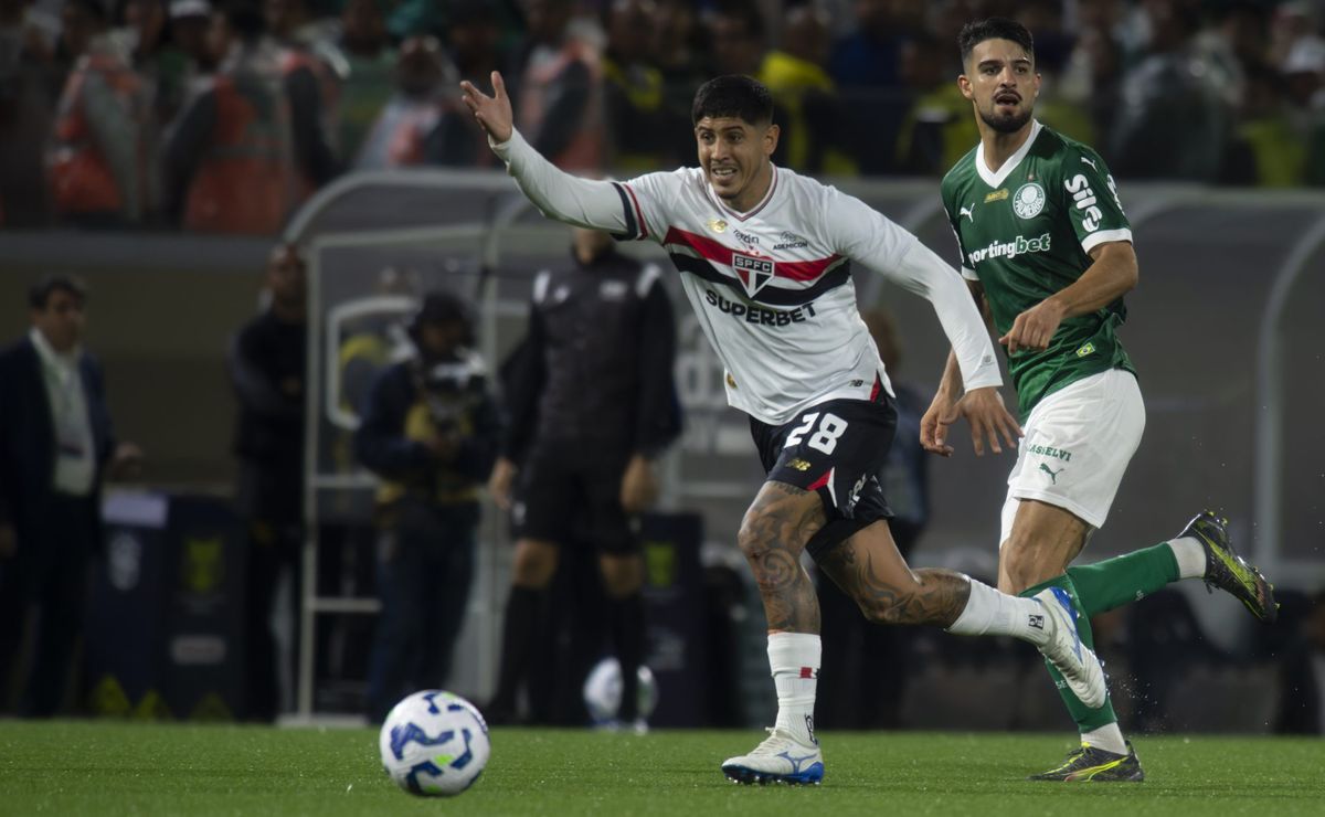 São Paulo corre contra o tempo para quitar dívida e garantir renovação de Alan Franco