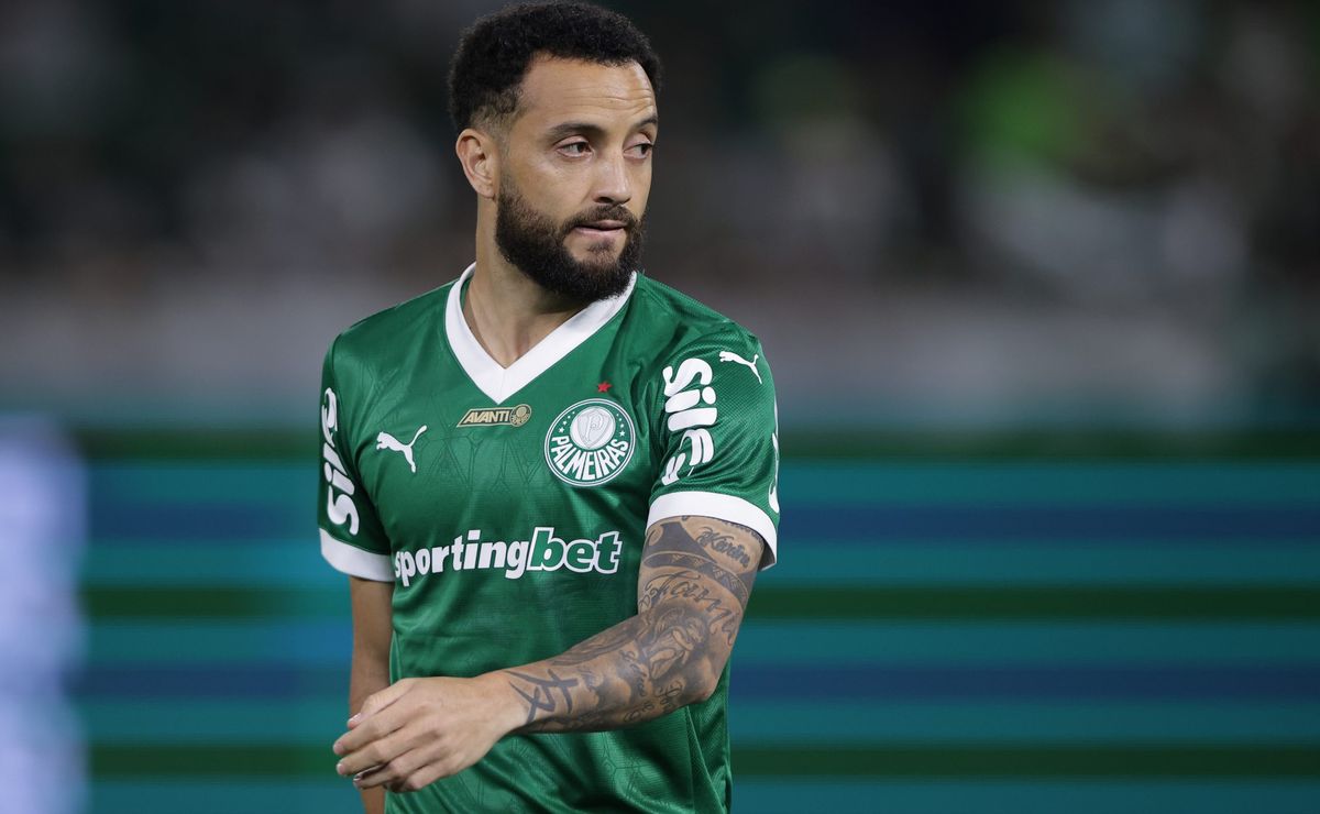 Felipe Anderson tem edema na coxa e deve ser desfalque do Palmeiras contra o Flamengo