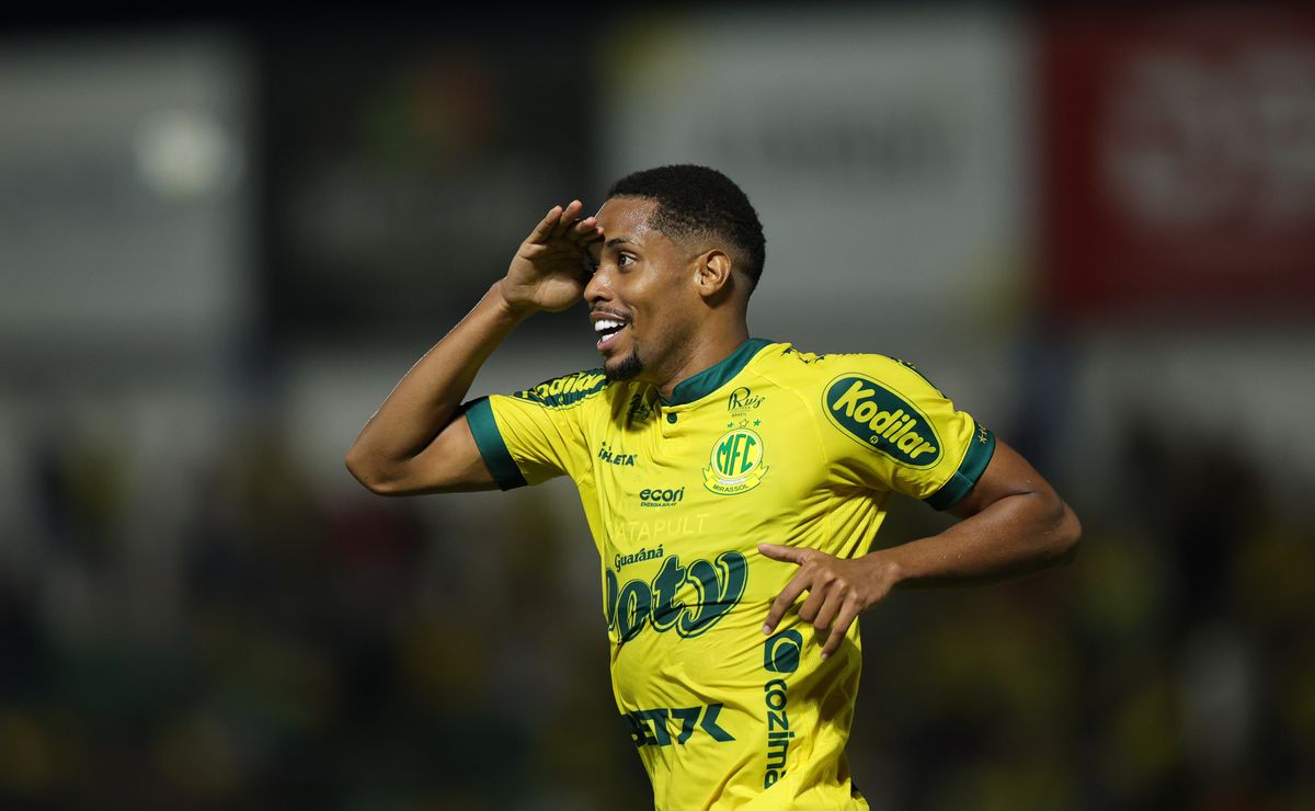 Mirassol afasta Iury Castilho, vice-artilheiro da temporada, que treinará separado