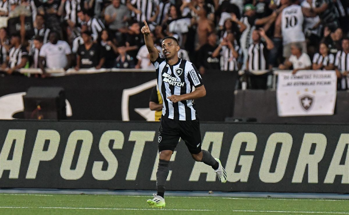 Victor Sá, ex-jogador do Botafogo, conquista inédito título do Campeonato Russo pelo Krasnodar-RUS