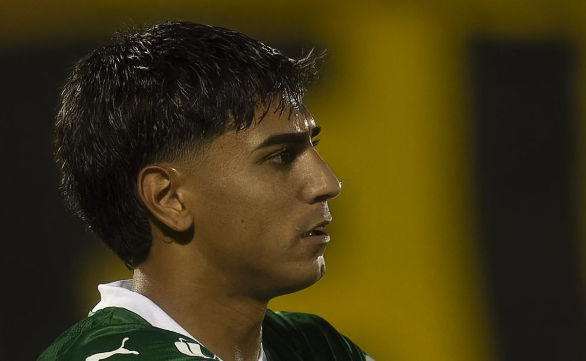 Escalação do Palmeiras: Facundo Torres volta ao time e Veiga começa na reserva contra o Flamengo