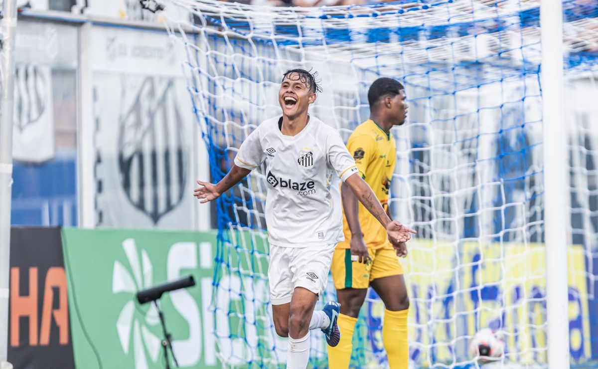 Santos negocia renovação com Hyan em meio a sondagens da MLS e Atlético-MG