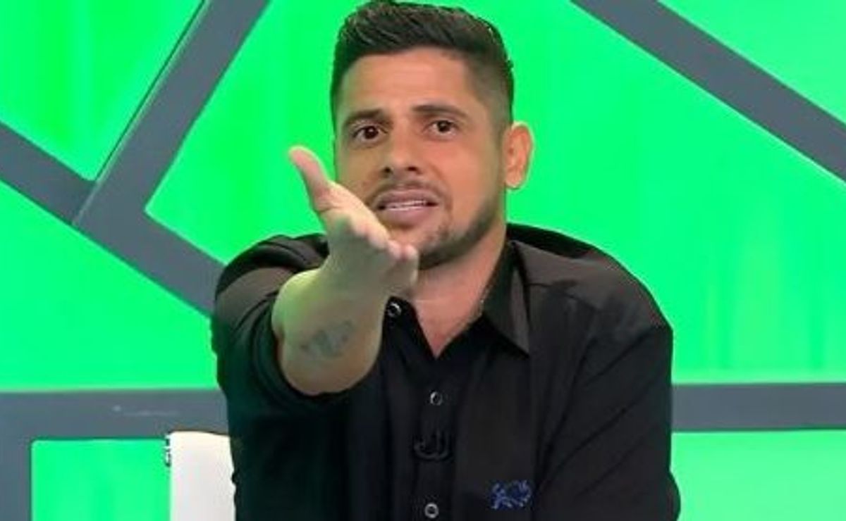 “Vai ser 1 a 0”; Cicinho crava o placar e vencedor de Palmeiras x Flamengo