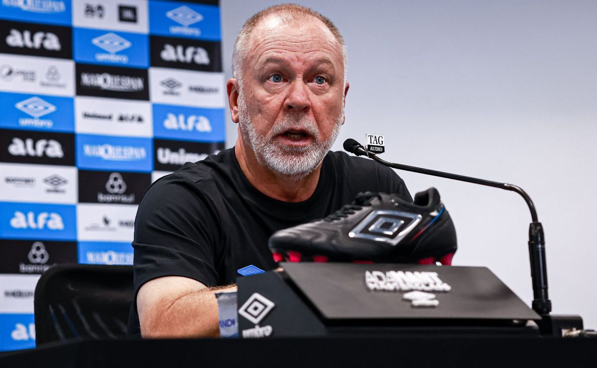 “Ele fez o sinal”; Mano Menezes analisa vitória do Grêmio e explica saída de Cristaldo