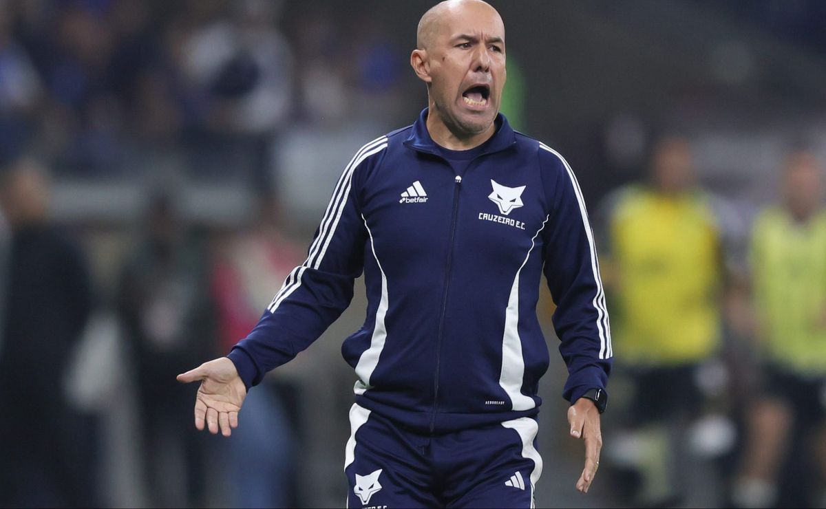 Mesmo após vitória, Leonardo Jardim é questionado por atitude com Marquinhos em Fortaleza x Cruzeiro