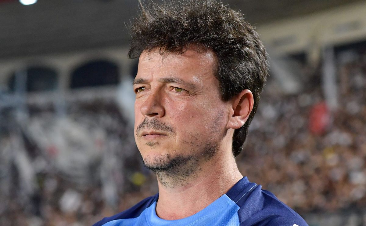Vasco mira contratação de Helinho para reforçar elenco de Diniz