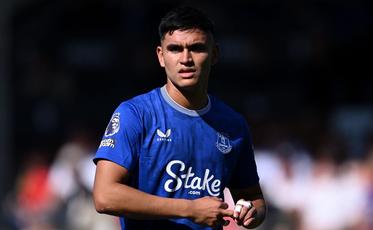 Futuro de Alcaraz no Flamengo depende de decisão do Everton até 31 de maio