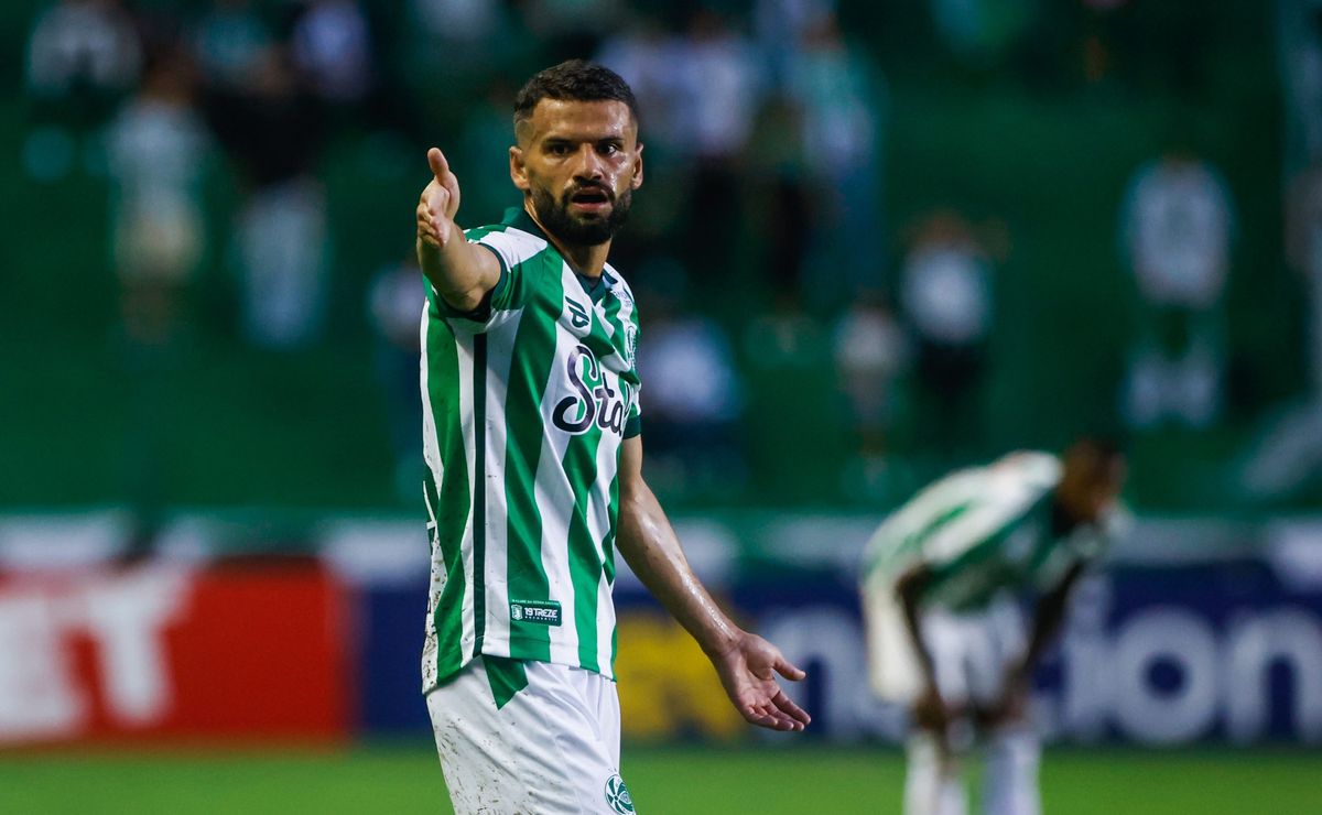 Internacional já planeja 2026 e negocia volante Jadson do Juventude