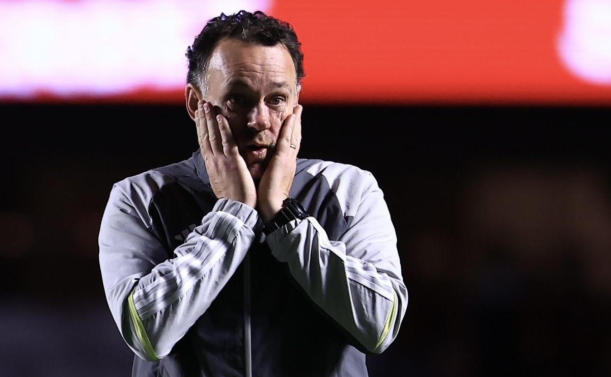 Gabriel Milito vai para o Chivas e torcida do Atlético-MG sugere que ex-técnico leve Fausto Vera