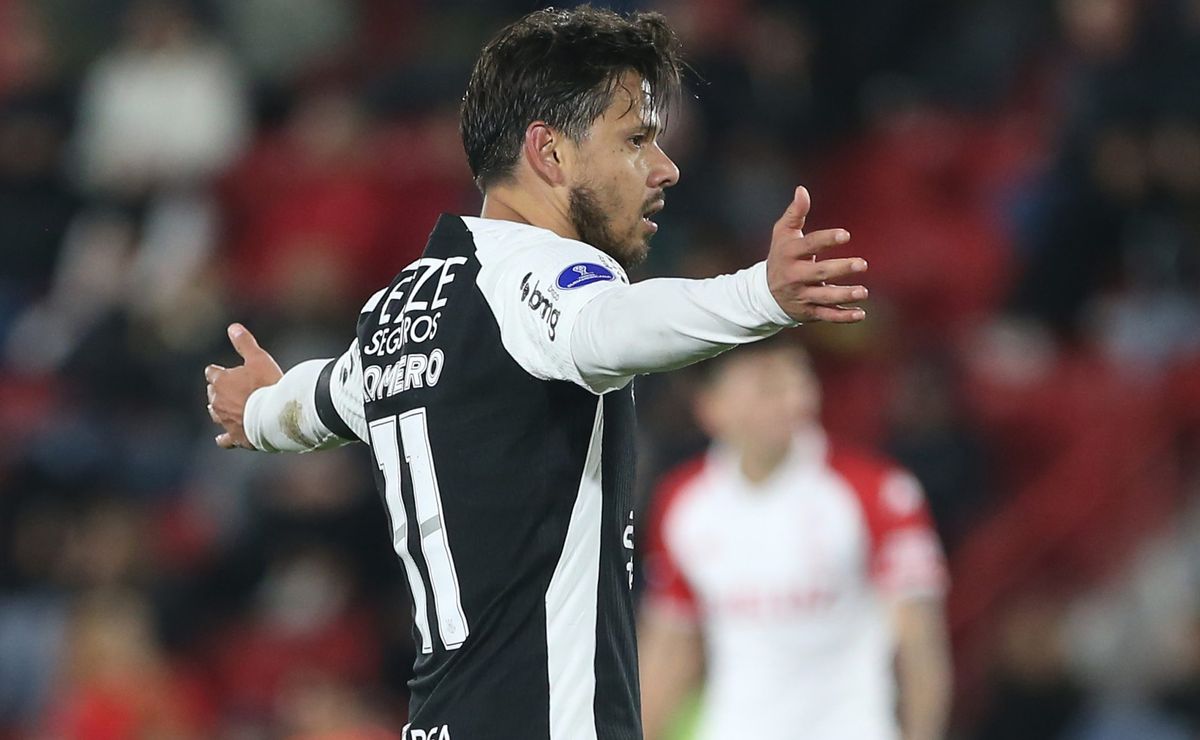 Corinthians avança na Sul-Americana, mas Ángel Romero vira culpado por revés: “Parado igual poste”