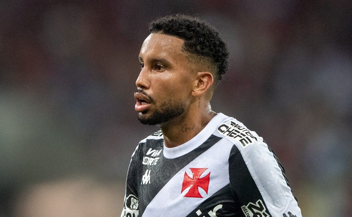Diniz toma decisão sobre Jair no Vasco e confirma retorno do jogador ao elenco