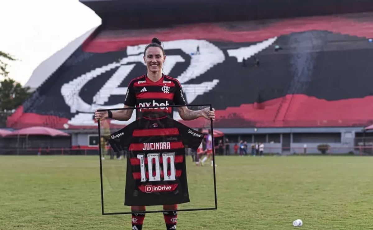 Jucinara alcança marca de 100 jogos com a camisa do Flamengo