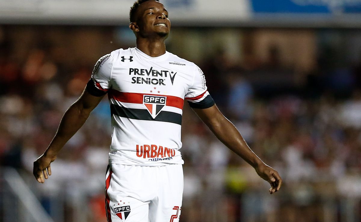 São Paulo desiste de Thiago Mendes e mira ajuste na folha salarial