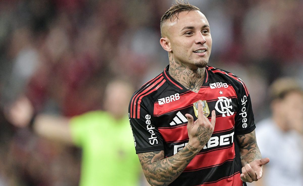 Flamengo coloca quatro jogadores no mercado para reformular elenco