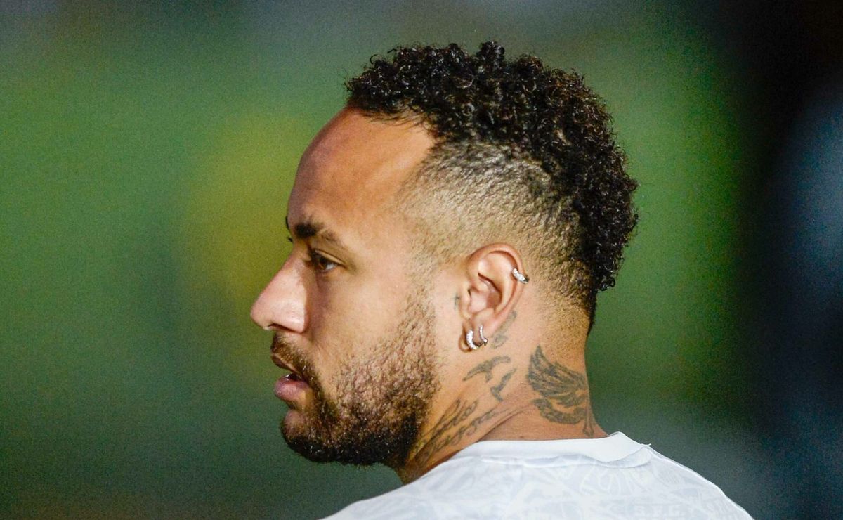 Neymar tem atitude no vestiário e faz cobrança aos jogadores do Santos para tirar time da má fase