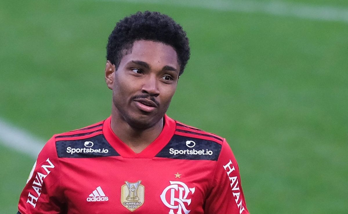 Vitinho, ex-Internacional, fica livre no mercado após rescisão de contrato na Arábia Saudita
