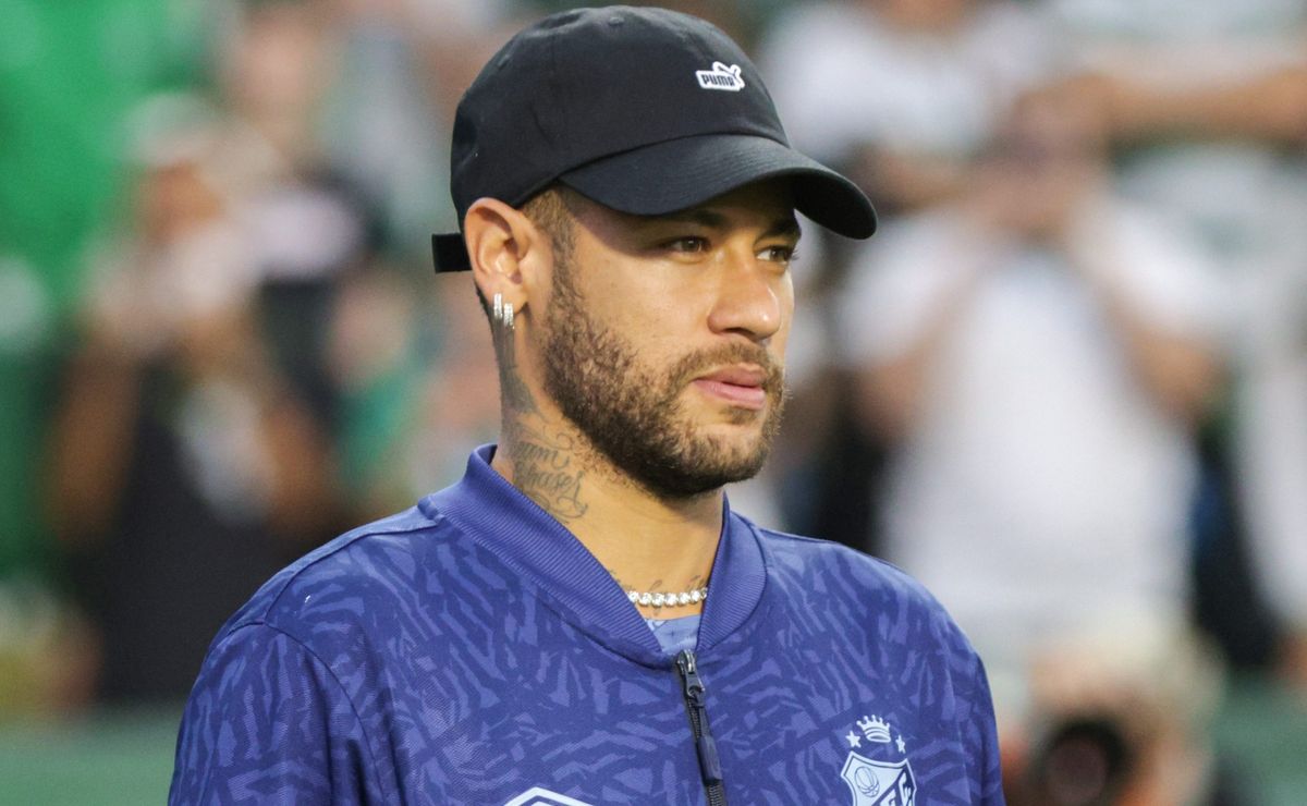 Neymar rebate informação de que vai trocar o Santos pelo Flamengo e desabafa em suas redes sociais