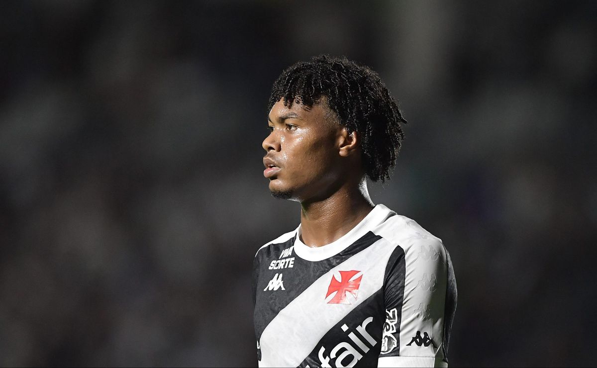 Fernando Diniz faz avaliação de GB e deve dar oportunidades ao garoto no Vasco