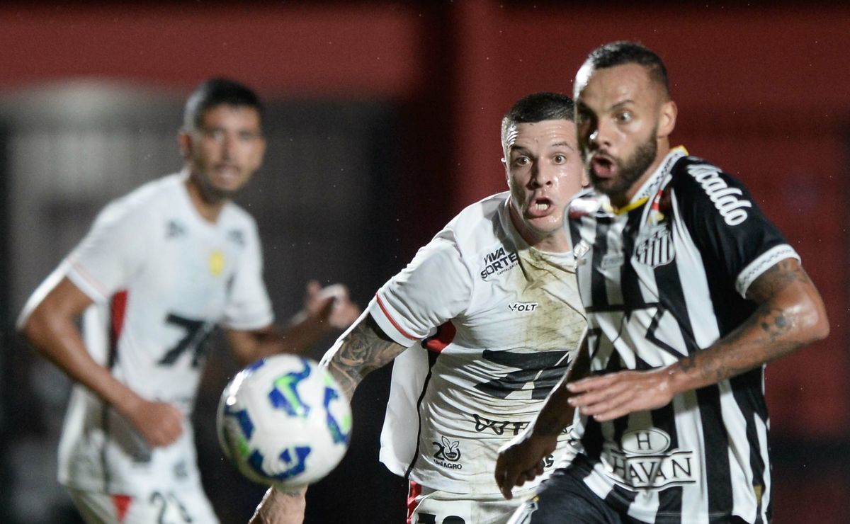 Santos volta à Vila após um mês e busca vitória crucial contra o Botafogo