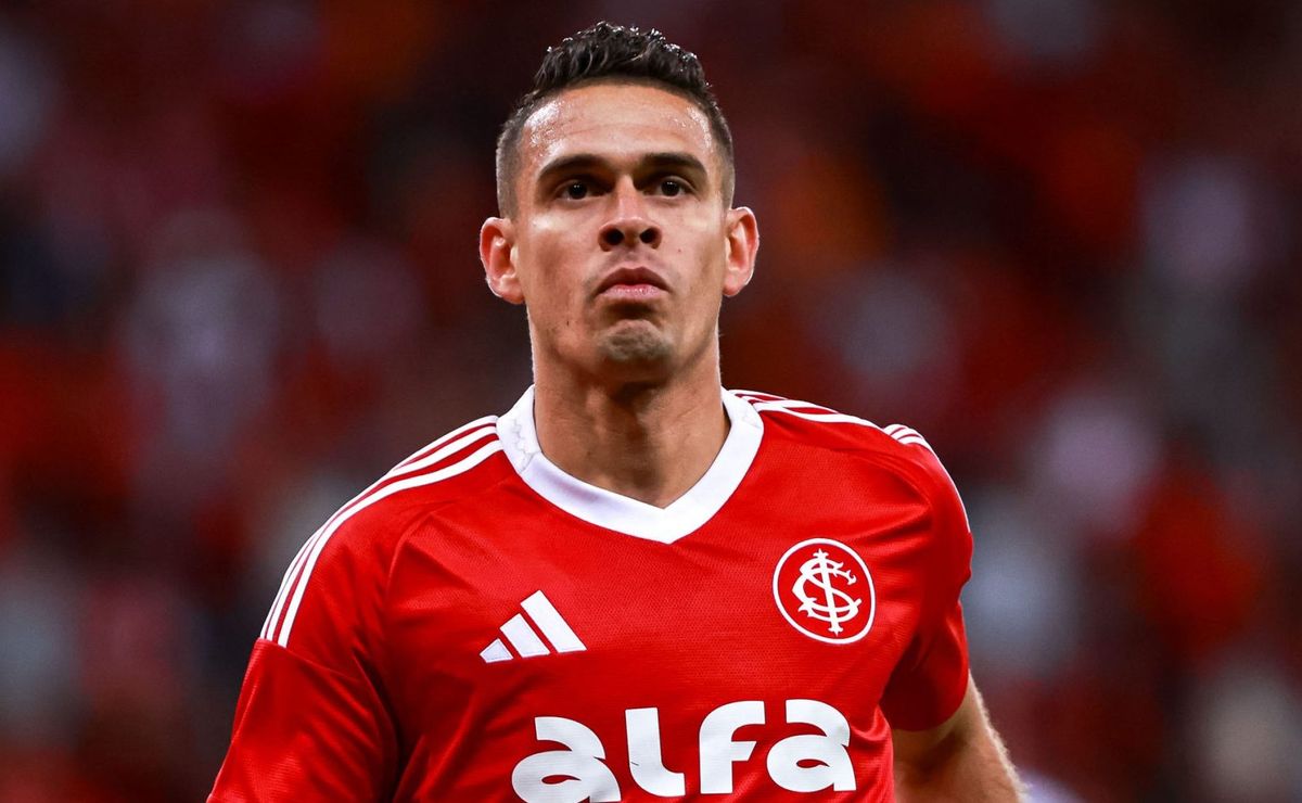 Rafael Borré é vetado do time titular contra o Fluminense e Internacional dá chance para Raykkonen