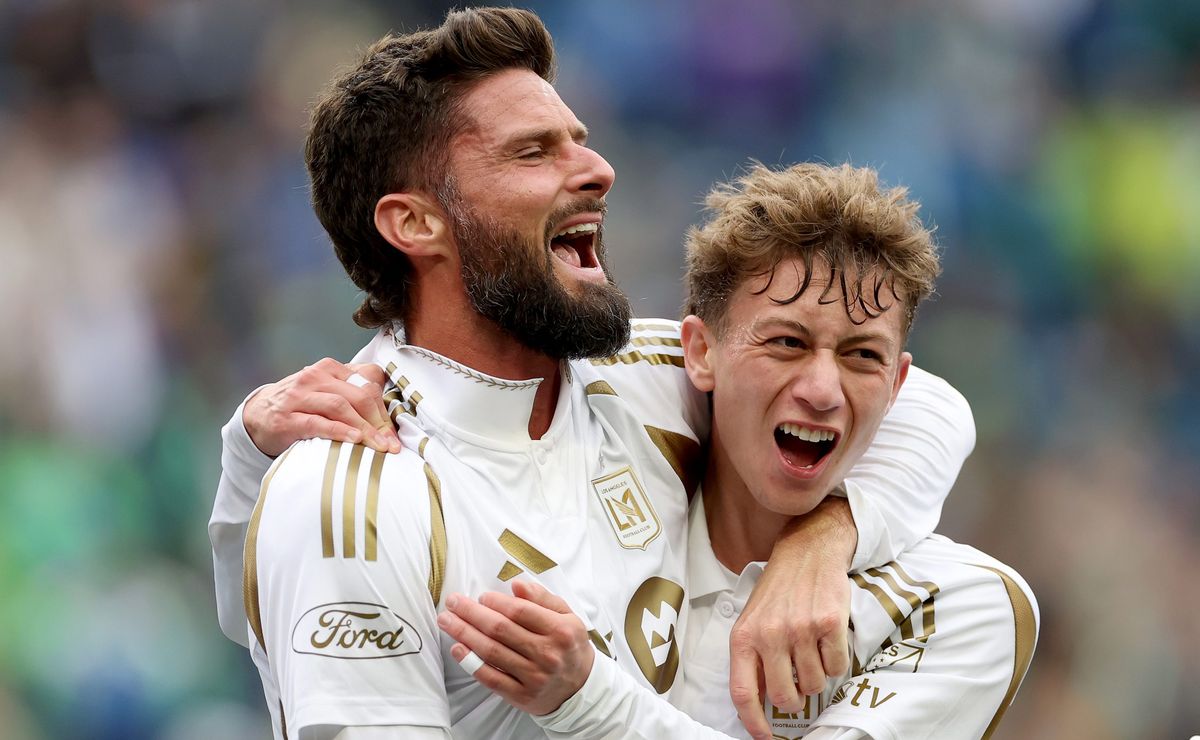 Giroud é oferecido ao Brasil, mas salário milionário afasta clubes
