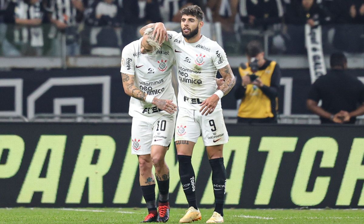 Roger Guedes é sonho do Grêmio, mas salário de R$ 5 mi no Catar trava negociação