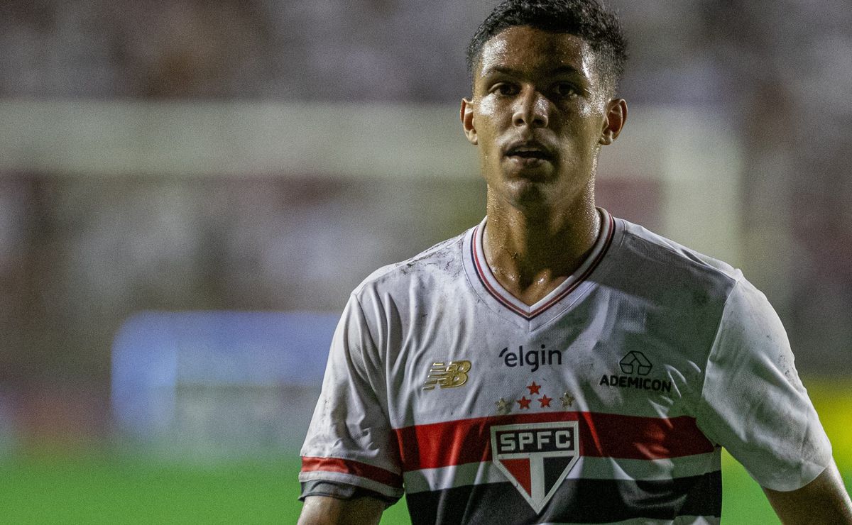 Ryan Francisco comemora titularidade no São Paulo e cita Lucas, Oscar e Luciano como inspirações