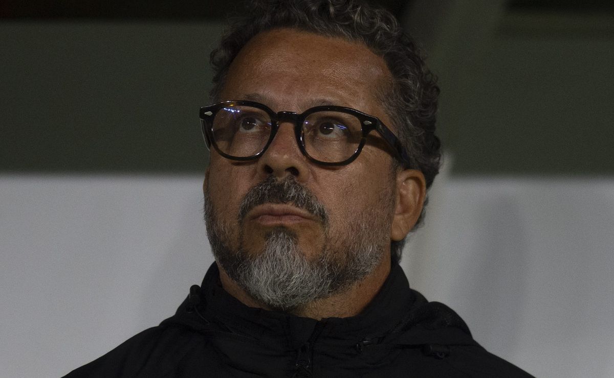 Cléber Xavier toma decisão surpreendente e não relaciona Thaciano para Santos x Botafogo; Gil retorna