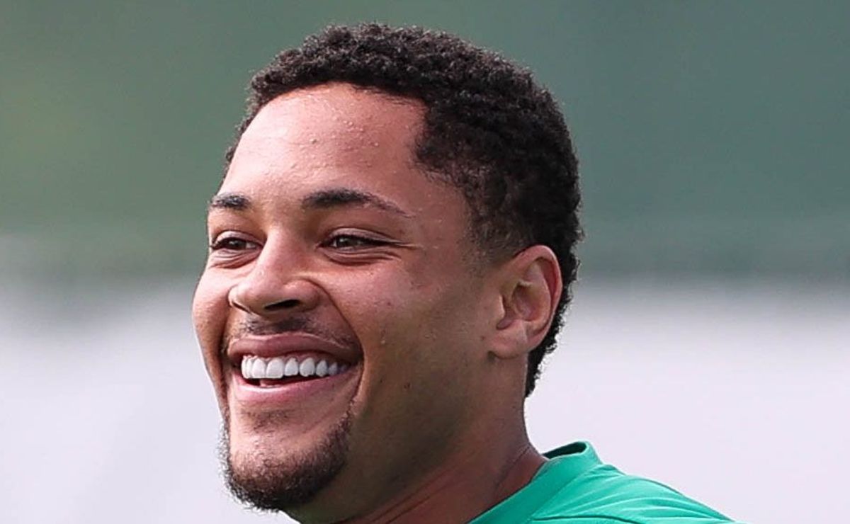 Vitor Roque reencontra ex-clube em Cruzeiro x Palmeiras e ‘lei do ex’ pode ajudar Abel Ferreira