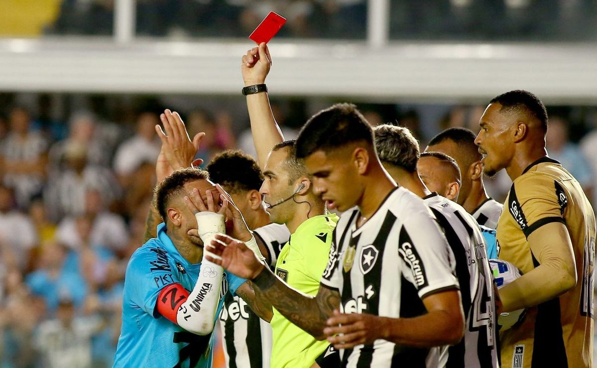 Neymar causa em Santos x Botafogo e é expulso após fazer gol com a mão