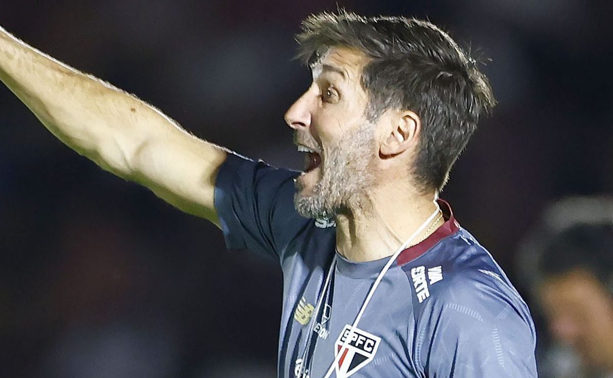 Auxiliar de Zubeldía no São Paulo elogia jovens de Cotia após derrota contra o Bahia