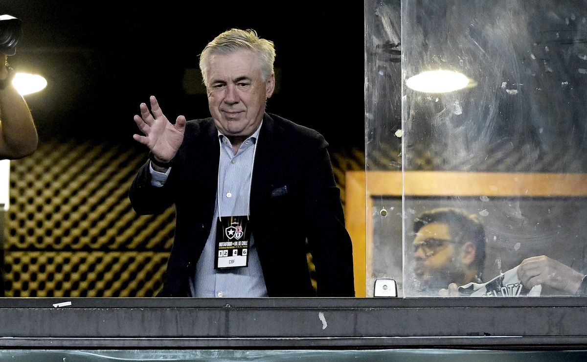 Ancelotti deixa jogo do Corinthians antes do fim e reação viraliza nas redes