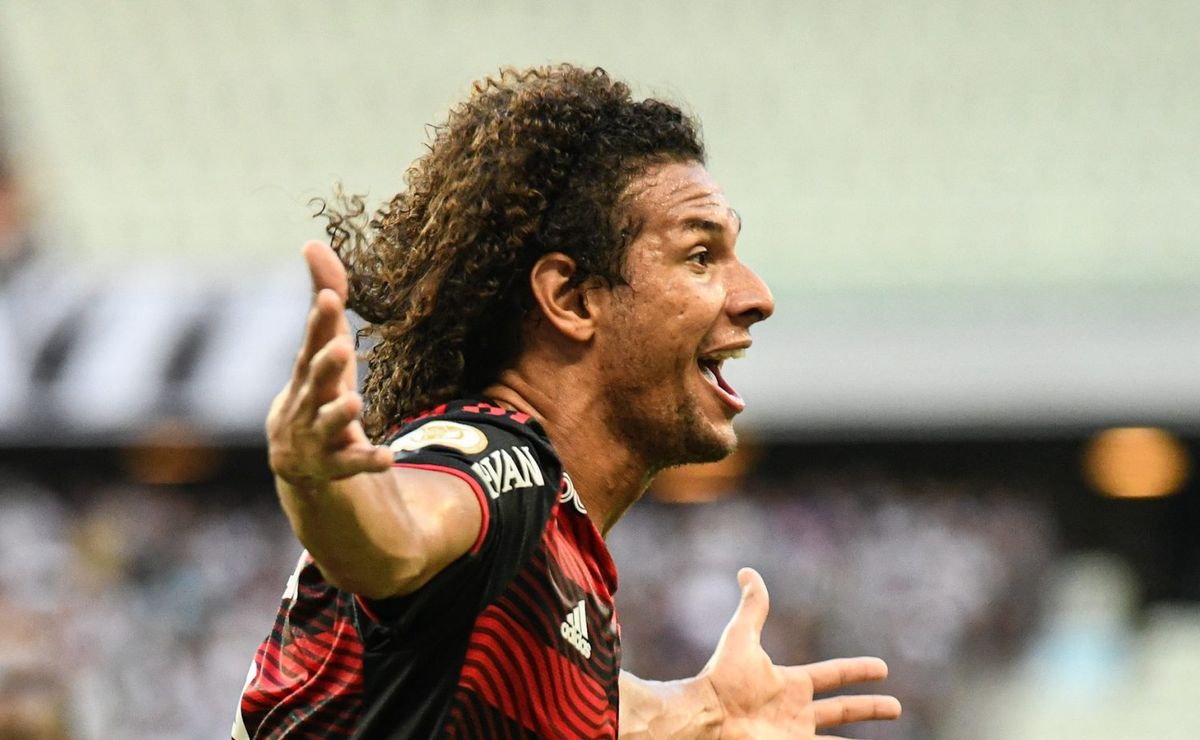 Willian Arão contratado pelo Santos fica próximo de acontecer e volante tem aprovação de Mattos